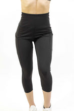 Load image into Gallery viewer, Seajoy Athletic High-Waisted Capri Leggings with Hip Pockets
