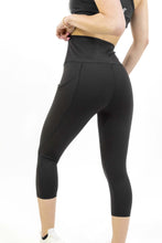 Load image into Gallery viewer, Seajoy Athletic High-Waisted Capri Leggings with Hip Pockets
