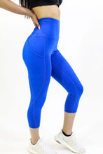 Load image into Gallery viewer, Seajoy Athletic High-Waisted Capri Leggings with Hip Pockets
