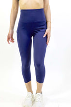 Load image into Gallery viewer, Seajoy Athletic High-Waisted Capri Leggings with Hip Pockets
